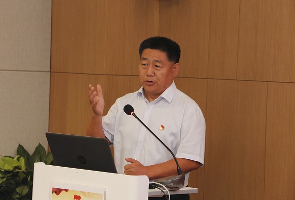 11、集团公司党委书记张会民作点评讲话.jpg 11、集团公司党委书记张会民作点评讲话.jpg